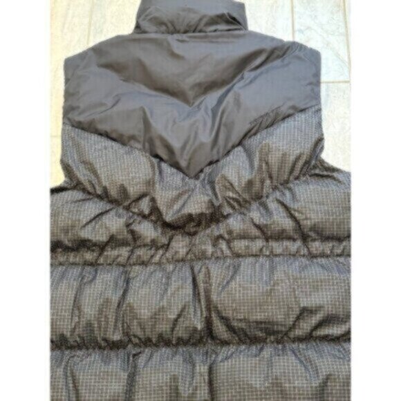 NEW Nike women's medium black/white puffer long Therma Fit vest MSRP $200 - Picture 12 of 12